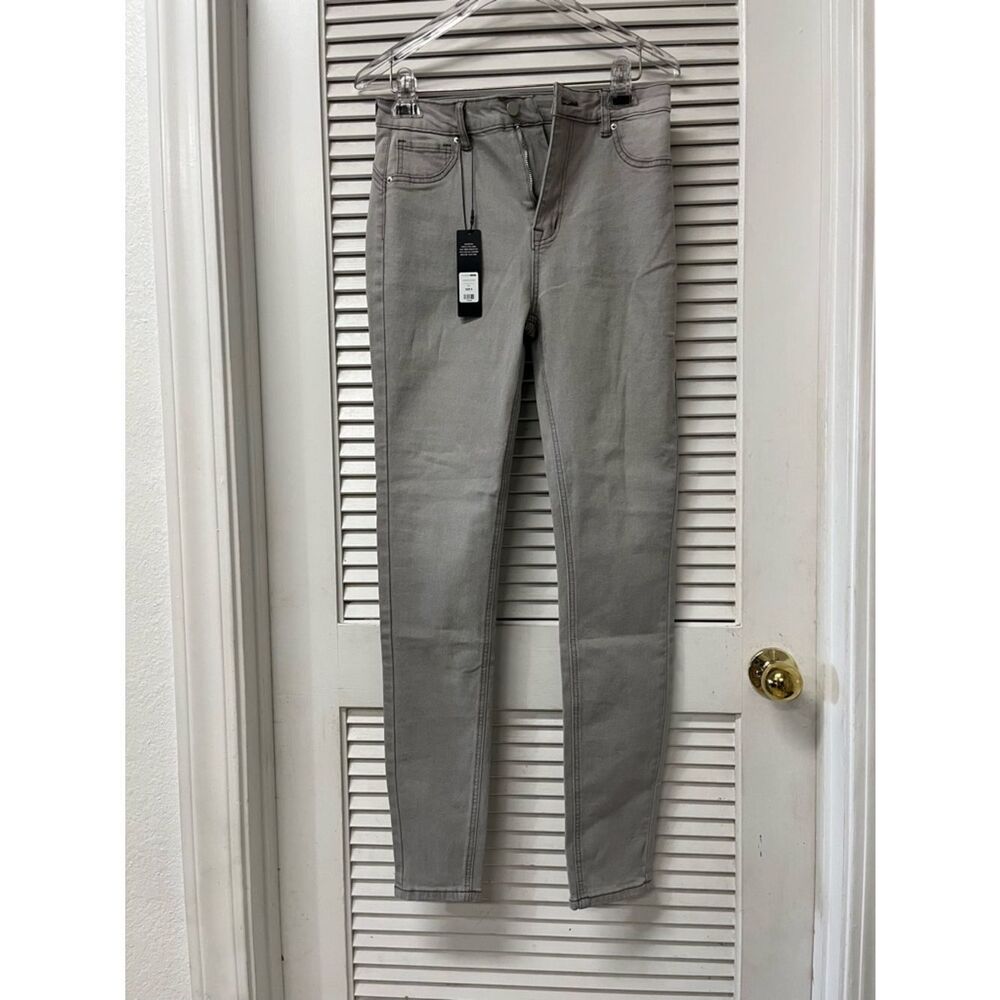 NWT✨FASHION NOVA✨Women’s Skinny High-Rise Jeans in Light Grey